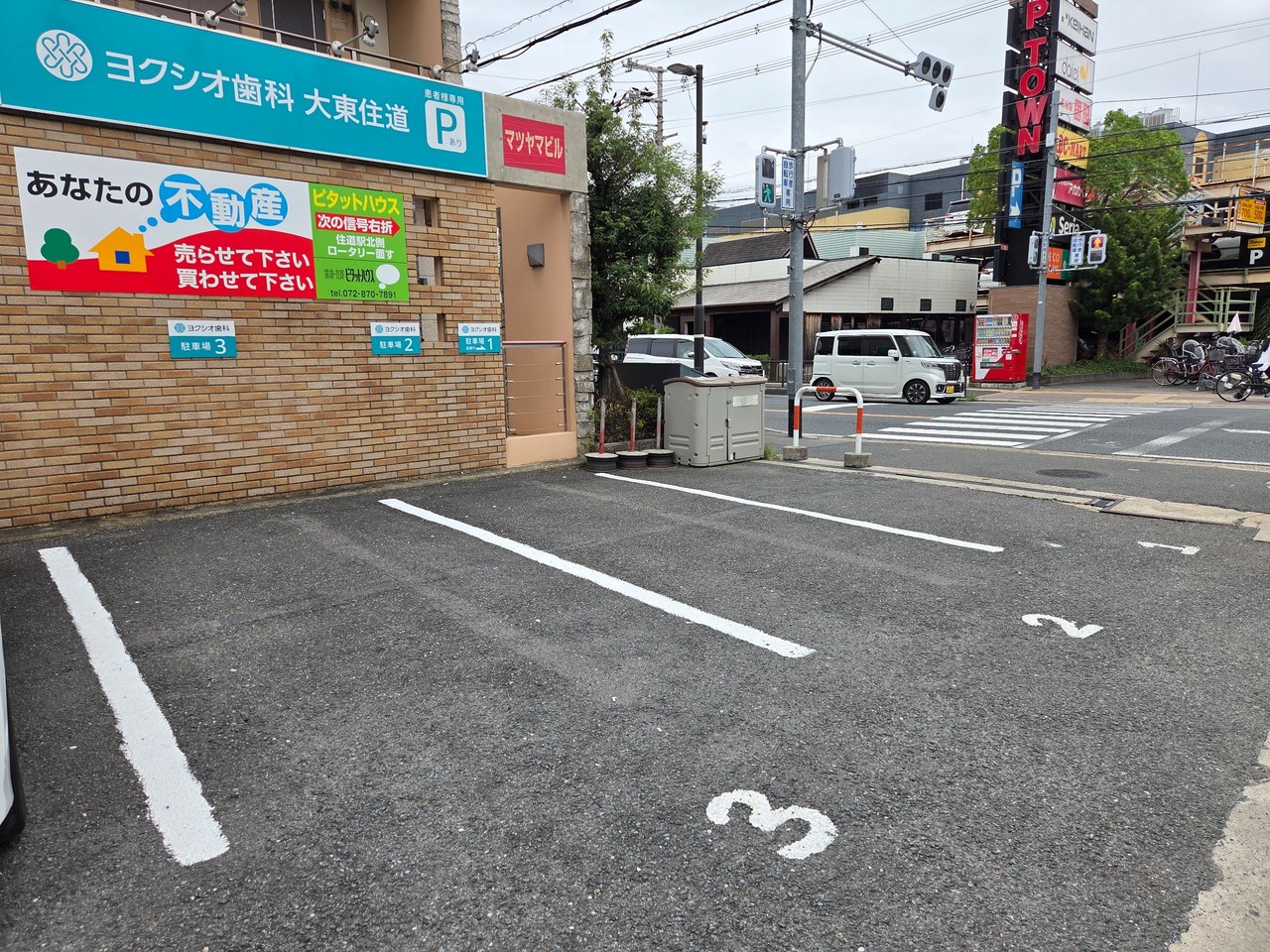医院正面の専用駐車場